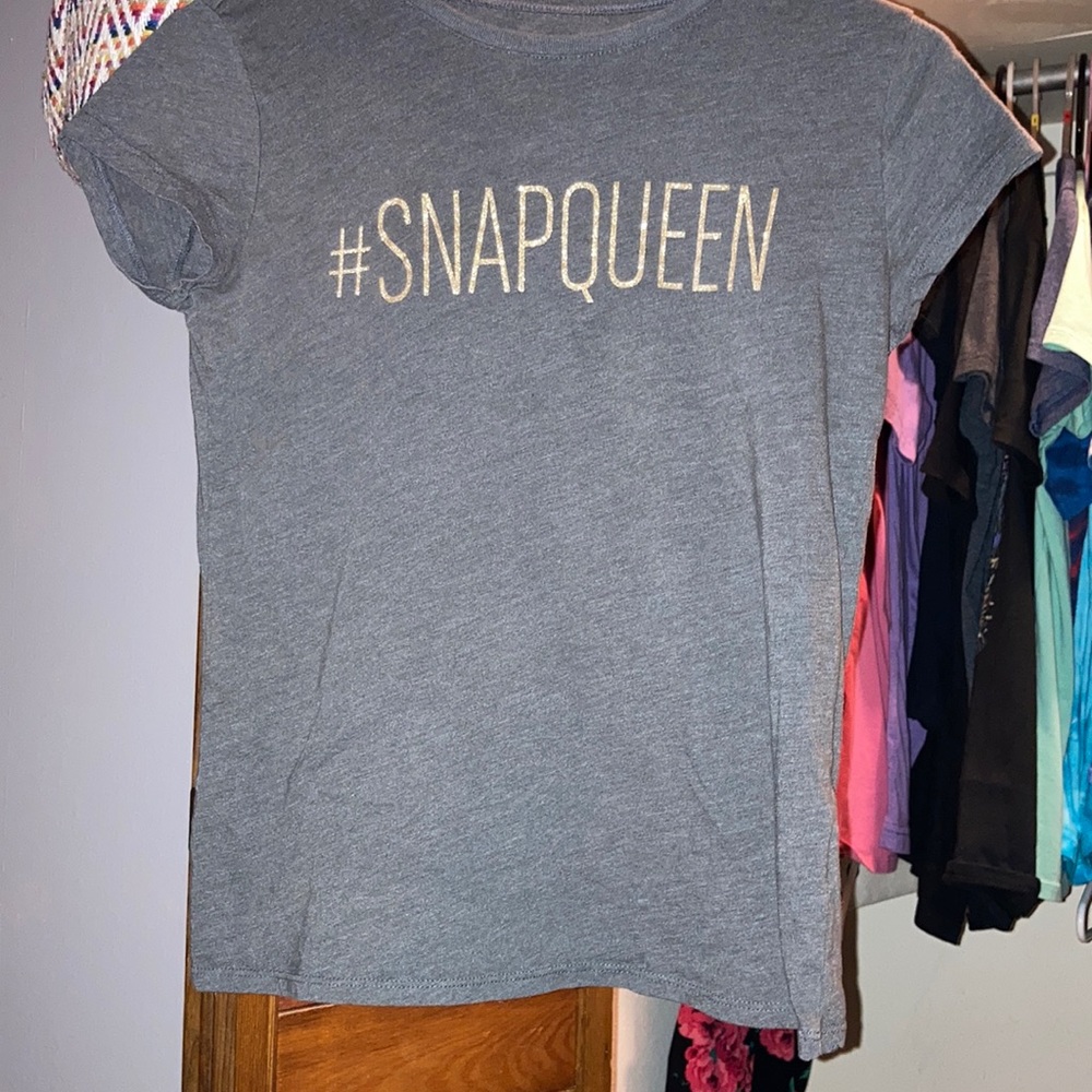 Gray shirt with gold on it!!💗